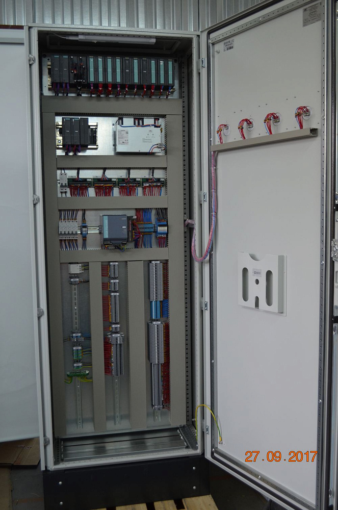 Сборка щитов управления инженерными системами предприятия для АО «Информационные спутниковые системы» им. Академика Решетнева
